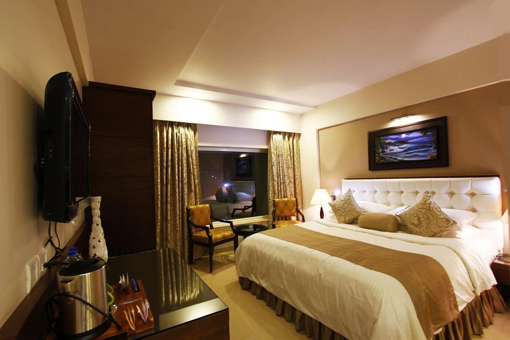 Hotel La Capitol Panaji Eksteriør bilde